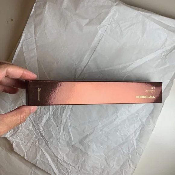 Hourglass No 1 Powder Brush - Picture 2 of 10